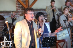 Na plesech i na Mighty Sounds. Swing Band Tábor oslaví 30 let novou deskou