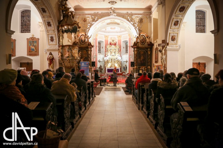 Bártovi vyhráli v kostele téměř deset tisíc. Pomohou dětem s autismem