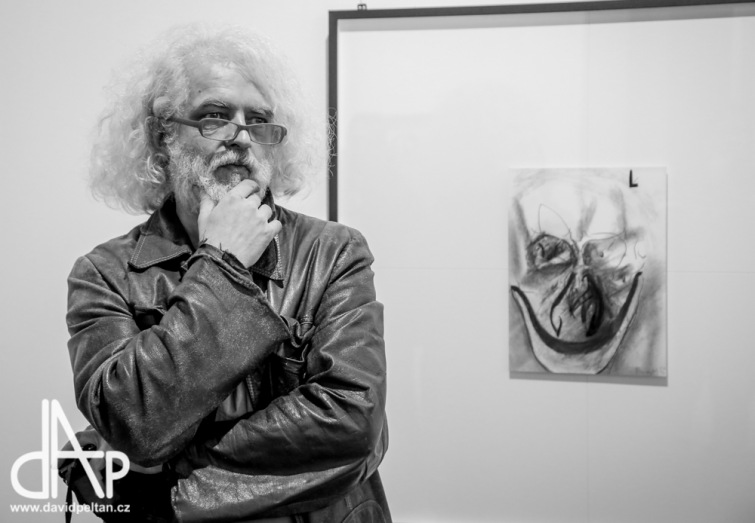 Od objektu po malbu. Miroslav Bednář vystavuje v galerii 4MAT
