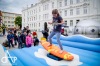 Na náměstí lidé zkoušeli stav beztíže i surf
