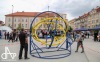 Na náměstí lidé zkoušeli stav beztíže i surf