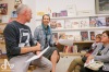 Noc literatury naplnila Staré město příjemným předčítáním 