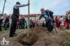 Divadlo Oskara Nedbala končilo sezonu Funusem a sázením stromu
