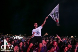 Mighty Sounds slibuje lepší hygienu, cedrové sudy a trička pro Člověka v tísni