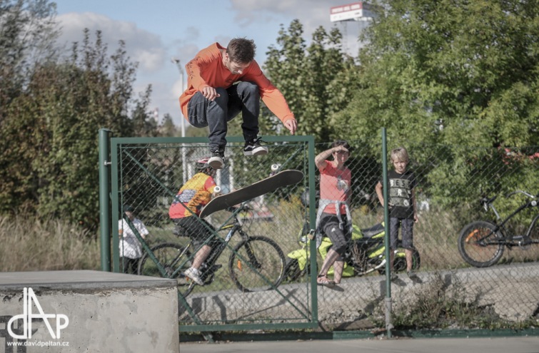 Jaké byly šestnácté skateové závody? Jako o život jezdili velcí i malí, naposledy i na bowlu