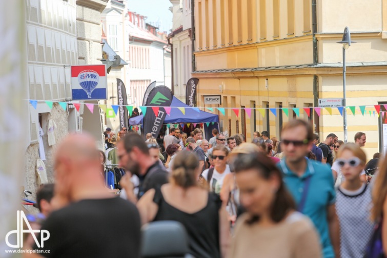 Korzo Pražská-Klokotská nalákalo stovky lidí do ulic Starého města