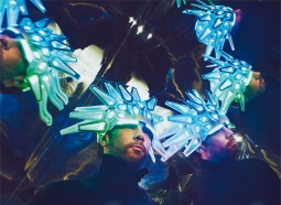Vesmírní kovbojové Jamiroquai vystoupí v květnu v Praze