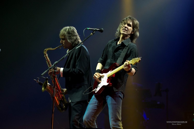 The Dire Straits Experience zavítají do Českých Budějovic