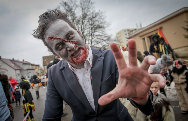 Milevským maškarám počasí nepřálo, ale lidi neodradilo. Úspěch sklidil Most i zombie