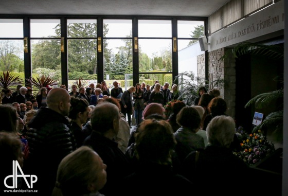 S básníkem a cestovatelem Lumírem Slabým se lidé loučili hudbou, četbou i divadlem