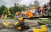 Voda v Budějovicích poosmé zežloutne na pomoc dětem s handicapem