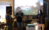 Charismatický písničkář, pětinásobná lepá matka, mysteriózní projekce. Tak může vypadat benefiční koncert