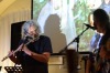 Charismatický písničkář, pětinásobná lepá matka, mysteriózní projekce. Tak může vypadat benefiční koncert