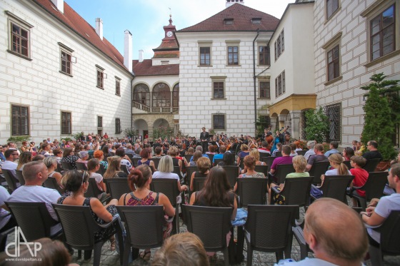 Orchestr Bolech uchvátil publikum filmovými melodiemi na nádvoří zámku v Třeboni