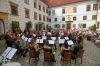 Orchestr Bolech uchvátil publikum filmovými melodiemi na nádvoří zámku v Třeboni