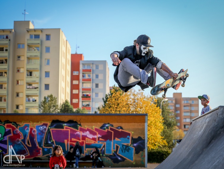 Na skateboardu se proháněl vodník, klaun i žralok 