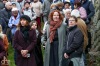 Herec Jiří Hrzán balancuje na zdi u Jordánu