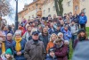 Herec Jiří Hrzán balancuje na zdi u Jordánu