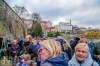 Herec Jiří Hrzán balancuje na zdi u Jordánu