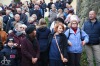 Herec Jiří Hrzán balancuje na zdi u Jordánu