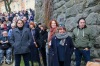 Herec Jiří Hrzán balancuje na zdi u Jordánu