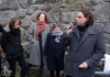 Herec Jiří Hrzán balancuje na zdi u Jordánu