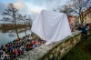 Herec Jiří Hrzán balancuje na zdi u Jordánu