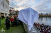 Herec Jiří Hrzán balancuje na zdi u Jordánu