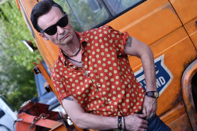 Ondřej Trojan natočil komedii plnou rockabilly. Bratr v hlavní roli Bouráka byla jasná volba, říká