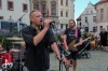 Pořádné pogo se Znouzecností a Němou výčitkou. Náměstí zpívalo známé písně 