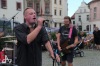 Pořádné pogo se Znouzecností a Němou výčitkou. Náměstí zpívalo známé písně 