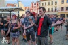 Pořádné pogo se Znouzecností a Němou výčitkou. Náměstí zpívalo známé písně 