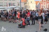Pořádné pogo se Znouzecností a Němou výčitkou. Náměstí zpívalo známé písně 
