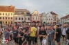 Pořádné pogo se Znouzecností a Němou výčitkou. Náměstí zpívalo známé písně 