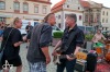 Pořádné pogo se Znouzecností a Němou výčitkou. Náměstí zpívalo známé písně 