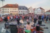 Pořádné pogo se Znouzecností a Němou výčitkou. Náměstí zpívalo známé písně 