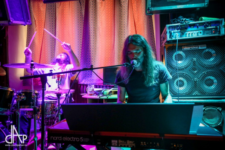 Sign of 4. Blues rock jako řemen zněl Kechrovkou