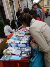 Festival nakladatelů Tabook skončil na ulici. Na pódium se vrátili Sabot