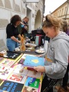 Festival nakladatelů Tabook skončil na ulici. Na pódium se vrátili Sabot