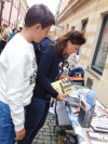 Festival nakladatelů Tabook skončil na ulici. Na pódium se vrátili Sabot
