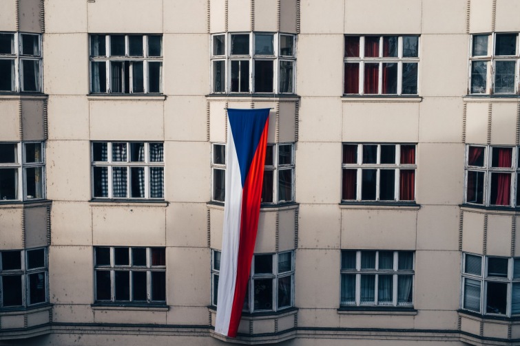 Korzo národní bude na dálku. V Budějovicích zazní hymna ze střechy, Tábor rozsvítí radnici 