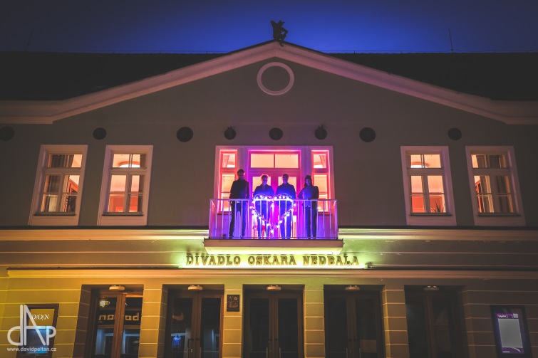 Divadlo Oskara Nedbala rozsvítilo srdce pravdy a lásky. Adventní koncerty budou