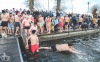 Otužilci se o Štědrém dni vrhli do chladných vod Jordánu potřicáté