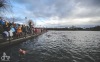 Otužilci se o Štědrém dni vrhli do chladných vod Jordánu potřicáté