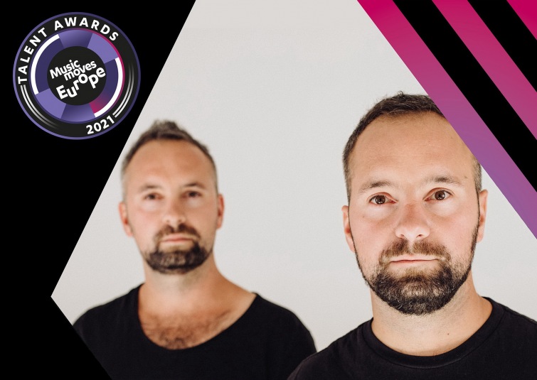 Elektronické duo Bratři ve finále evropské soutěže. Můžete je podpořit