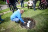 Lidé se loučili s Jaroslavou Vosátkovou. U Hýlačky zasadili strom, kostelem zněla hudba 
