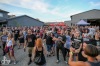 Publikum zpívalo na letní scéně klubu Garage s Peshatou i Visacím zámkem