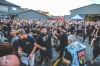 Publikum zpívalo na letní scéně klubu Garage s Peshatou i Visacím zámkem