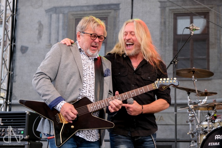 Supergroup hráli pro Centrum Kaňka. Na rekonstrukci stacionáře se vybralo přes sto tisíc
