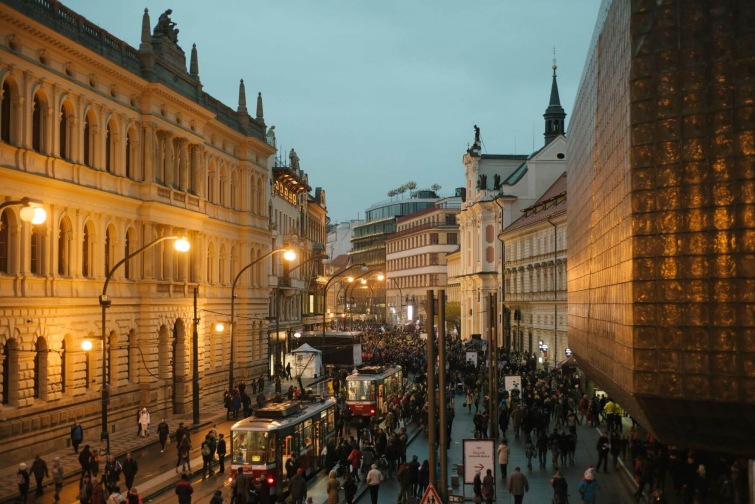 Republika se rozsvítí. Oslavy svobody připomenou výročí nejen v Praze